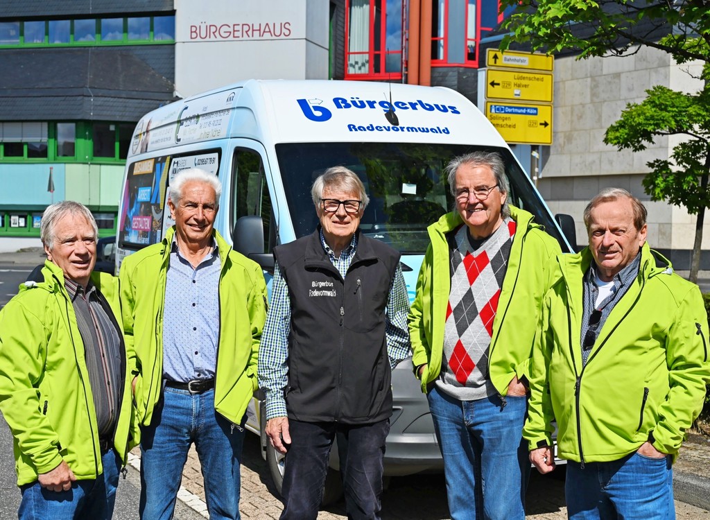 Fahrer der ersten Stunde von links Manfred Knappert, Uwe Orzeske, Fred Klappstein, Bernd Hermann und Hans-Otto Ottfried. Foto Jürgen Moll (Archiv) Fahrer der ersten Stunde (von links) Manfred Knappert, Uwe Orzeske, Fred Klappstein, Bernd Hermann und Hans-Otto Ottfried. Foto Jürgen Moll (Archiv)